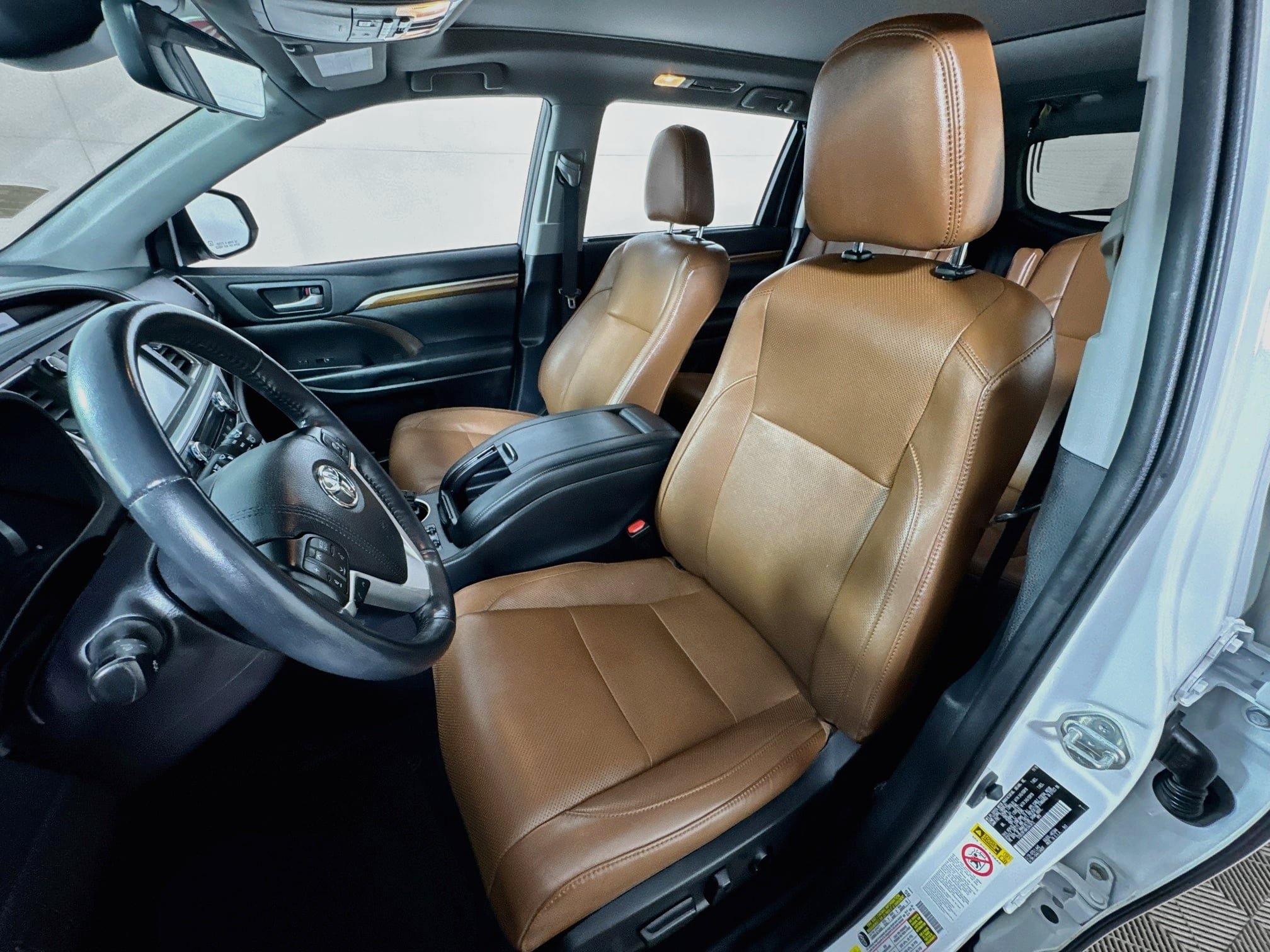 Used 2019 Toyota Highlander Limited Platinum w/ Carpet Mat Package (TMS) AWD/4WD image 16