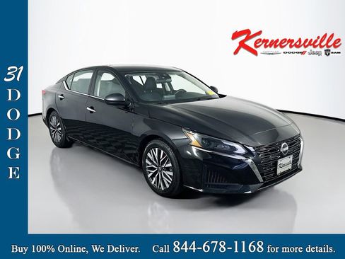 Used 2024 Nissan Altima 2.5 SV image 1
