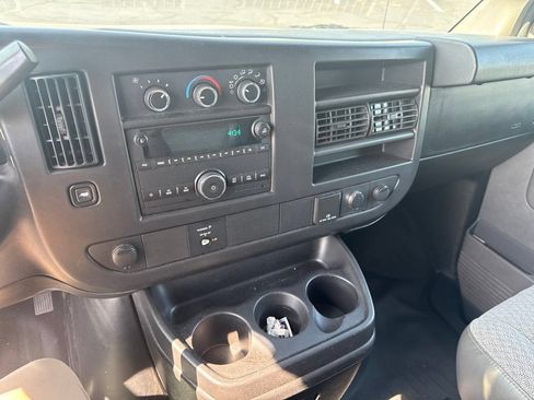 Used 2017 Chevrolet Express 3500 RWD image 12