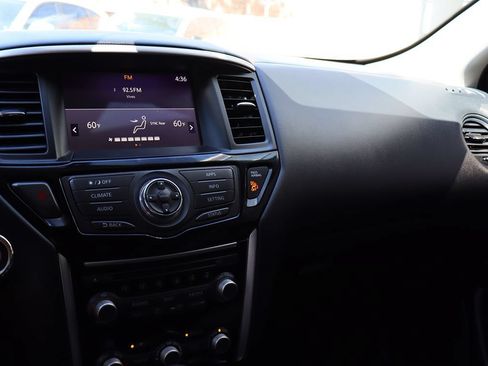 Used 2020 Nissan Pathfinder S FWD image 46
