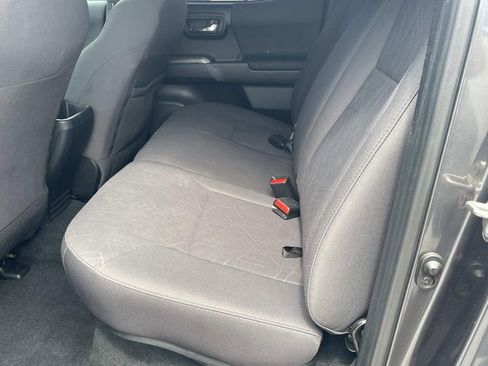 Used 2019 Toyota Tacoma TRD Off-Road w/ Technology Package AWD/4WD image 12