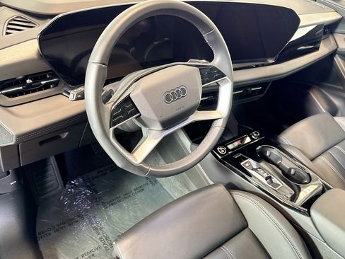 Used 2025 Audi Q6 e-tron Premium Plus image 9