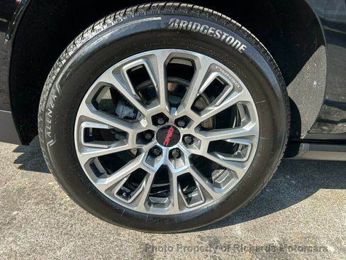 Used 2025 GMC Yukon XL Denali w/ Denali Reserve Package AWD/4WD image 10