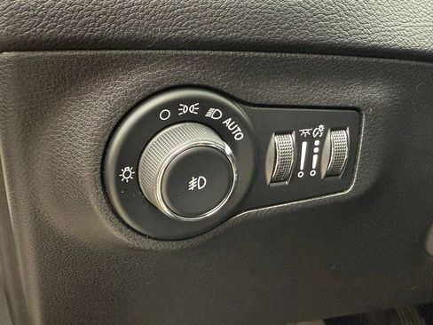 Used 2018 Jeep Compass Limited image 16