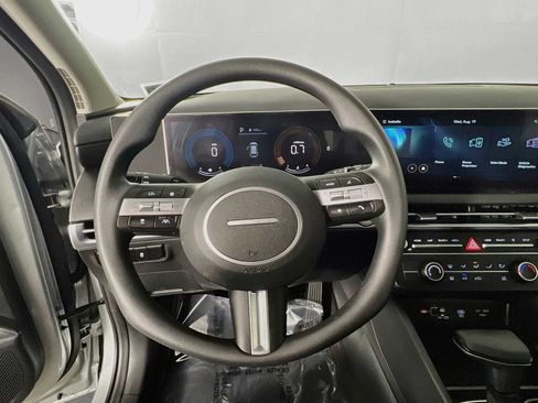 Used 2025 Hyundai Tucson SE AWD/4WD image 11