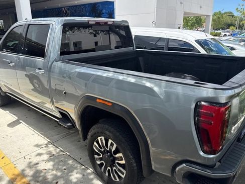 Used 2024 GMC Sierra 2500 Denali Ultimate AWD/4WD image 5