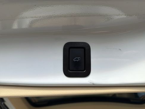 Used 2019 Toyota Highlander Limited image 12