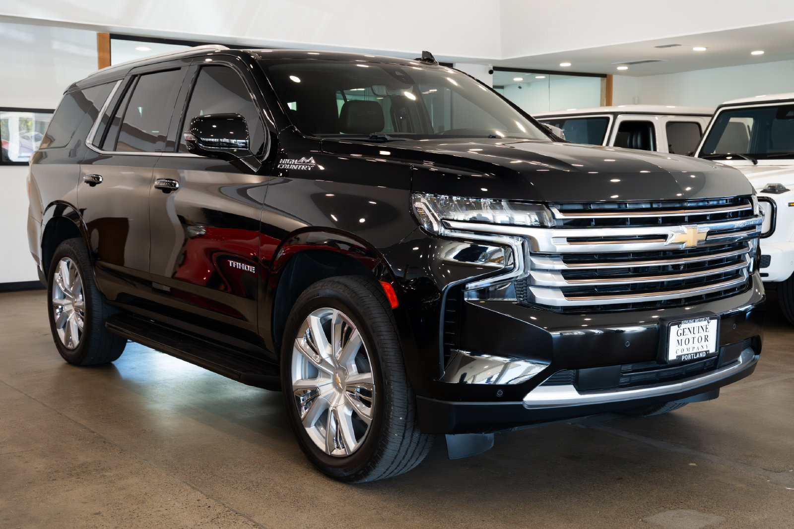Used 2021 Chevrolet Tahoe High Country w/ Premium Package AWD/4WD image 3