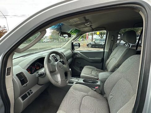 Used 2008 Nissan Frontier SE w/ Tow Hitch Pkg image 9