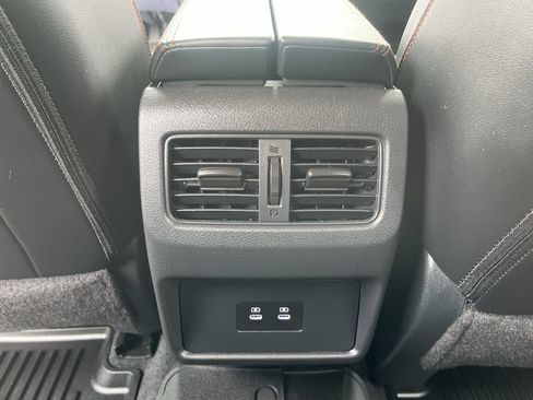 Used 2025 Nissan Rogue SV AWD/4WD image 19