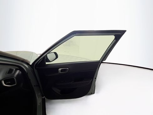 Used 2025 Hyundai Venue SEL FWD image 31