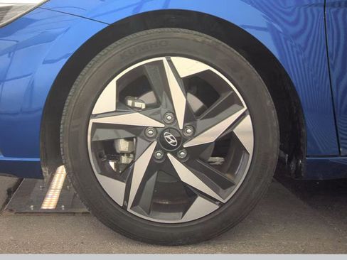 Used 2023 Hyundai Elantra SEL w/ Convenience Package FWD image 10