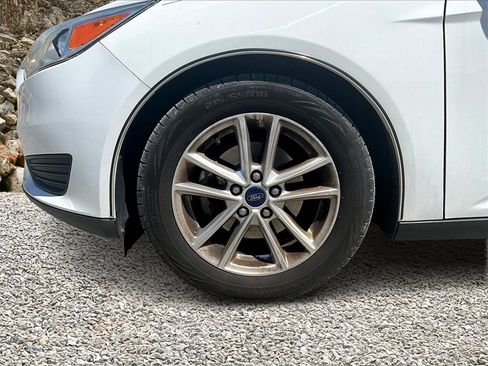 Used 2017 Ford Focus SE image 9