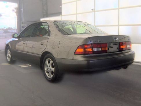 Used 1998 Lexus ES 330 FWD image 6