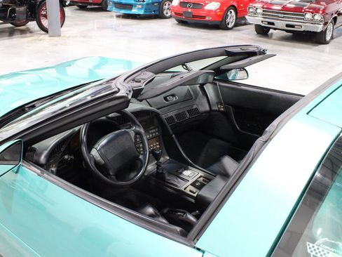 Used 1991 Chevrolet Corvette Coupe RWD image 12