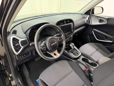 Used 2025 Kia Soul LX FWD image 20