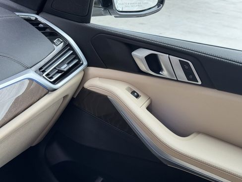 Used 2022 BMW X5 xDrive45e w/ Climate Comfort Package image 38