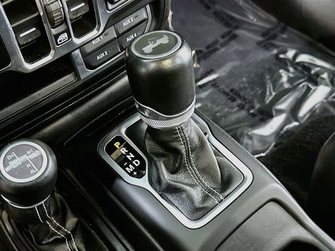 Used 2023 Jeep Wrangler Unlimited Sahara AWD/4WD image 32