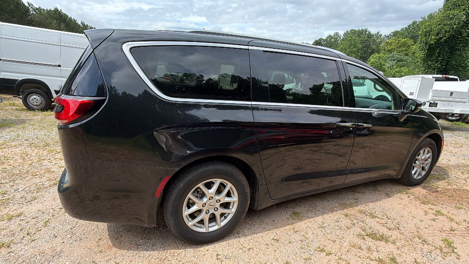 Used 2021 Chrysler Pacifica Touring-L FWD image 8