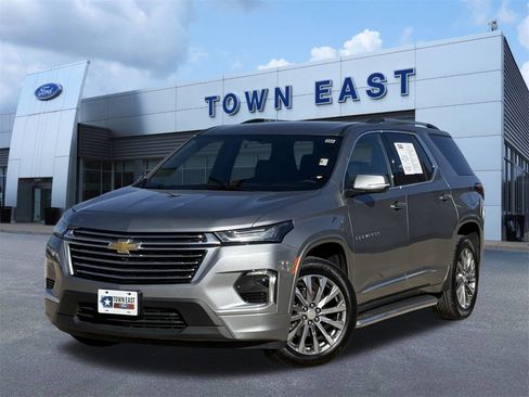 Used 2023 Chevrolet Traverse Premier image 1