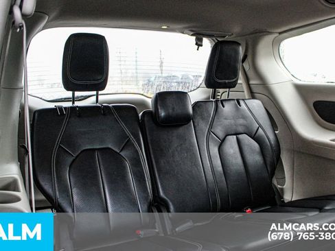 Used 2023 Chrysler Pacifica Touring-L image 20