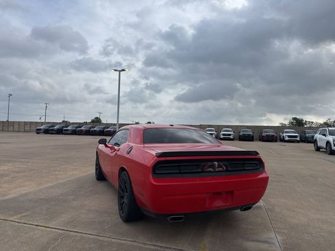 Used 2014 Dodge Challenger R/T RWD image 16