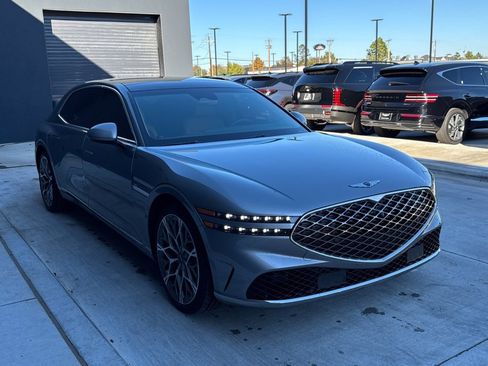 Used 2025 Genesis G90 3.5T image 10