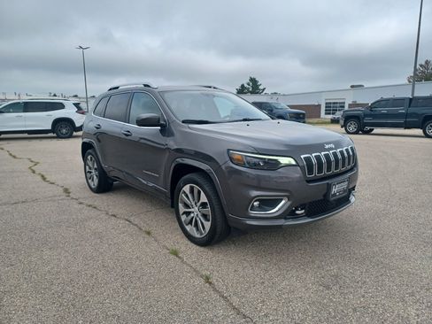 Used 2019 Jeep Cherokee Overland w/ Technology Group AWD/4WD image 7