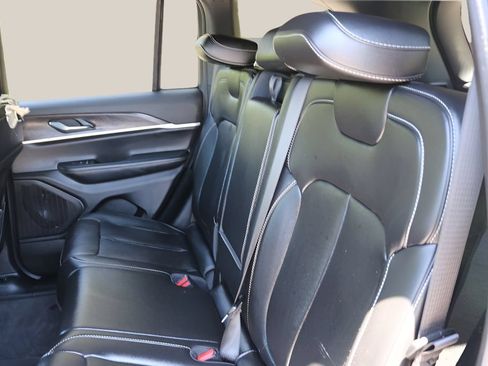 Used 2025 Jeep Grand Cherokee Limited RWD image 15