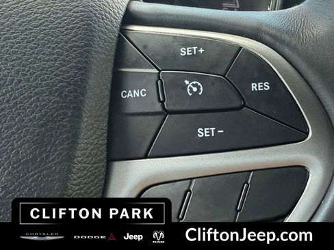 Certified 2019 Jeep Grand Cherokee Altitude AWD/4WD image 28