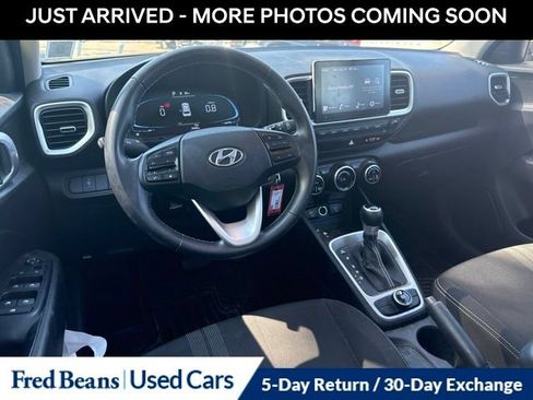 Used 2023 Hyundai Venue SEL FWD image 16