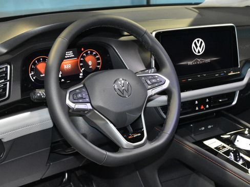 New 2026 Volkswagen Atlas Peak Edition AWD/4WD image 2