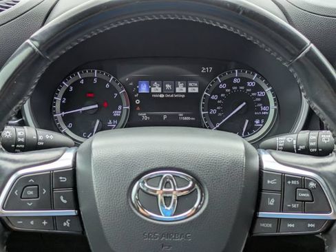 Used 2021 Toyota Highlander XSE FWD image 28