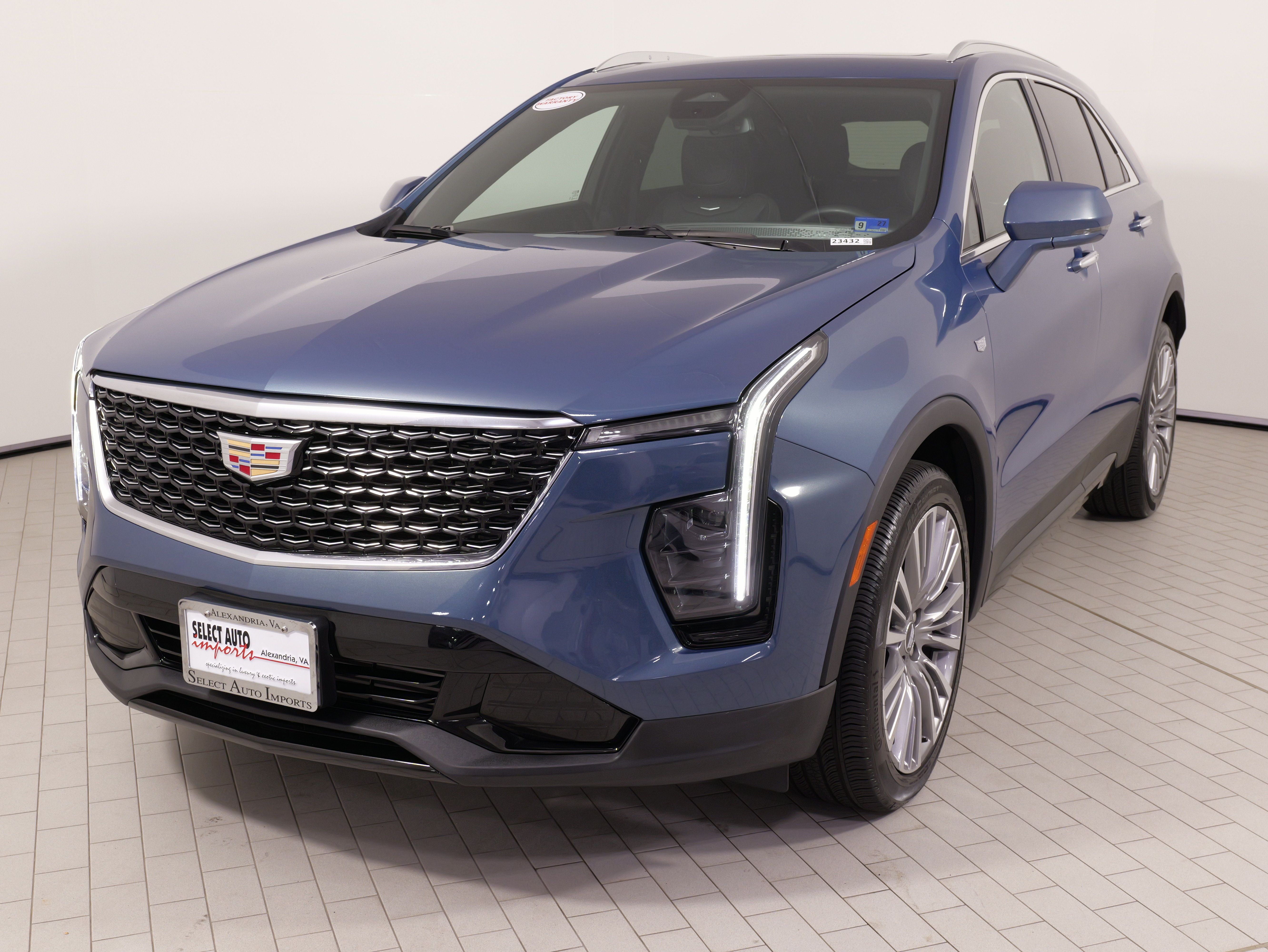 Used 2024 Cadillac XT4 Premium Luxury w/ Cold Weather Package AWD/4WD image 4