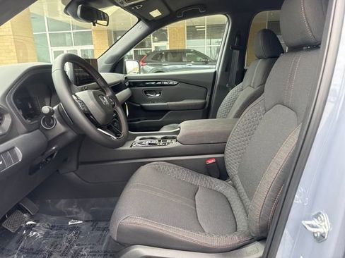 New 2026 Honda Pilot Sport image 8