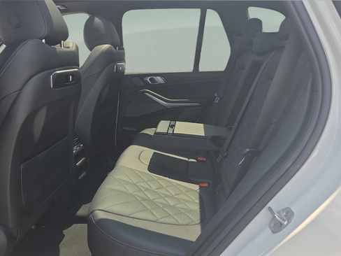 Used 2024 BMW X5 sDrive40i w/ Premium Package RWD image 11