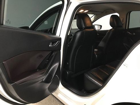 Used 2018 MAZDA MAZDA3 Touring FWD image 18