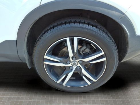 Used 2019 Volvo XC40 T5 R-Design AWD/4WD image 9