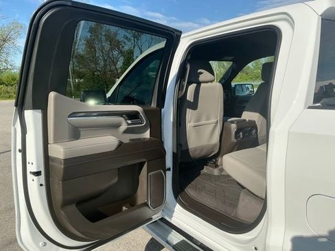 Used 2023 Chevrolet Silverado 1500 LTZ w/ LTZ Convenience Package II AWD/4WD image 17
