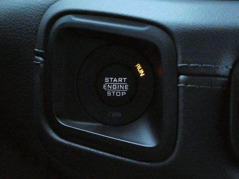 Used 2024 Jeep Wrangler Unlimited Rubicon w/ XTREMEE 35" Tire Package image 12