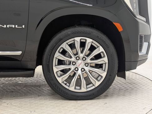 Used 2022 GMC Yukon XL Denali image 11