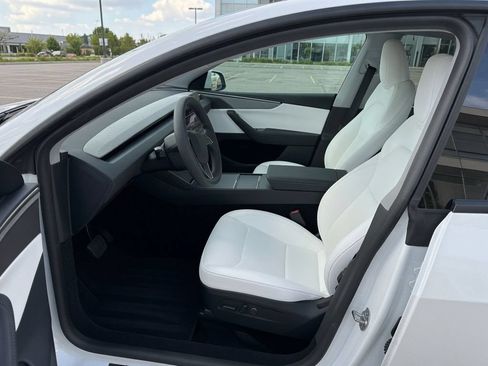 Used 2026 Tesla Model Y 2WD image 2