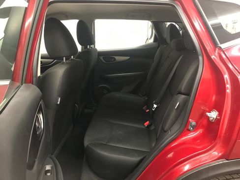 Used 2021 Nissan Rogue Sport S image 26