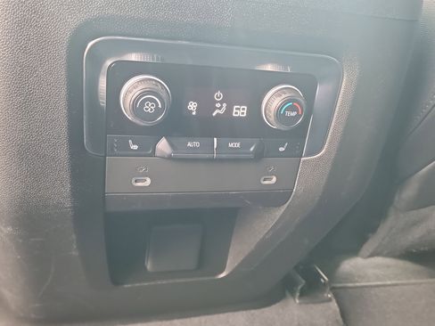 Used 2022 Chevrolet Tahoe LT w/ Luxury Package AWD/4WD image 31