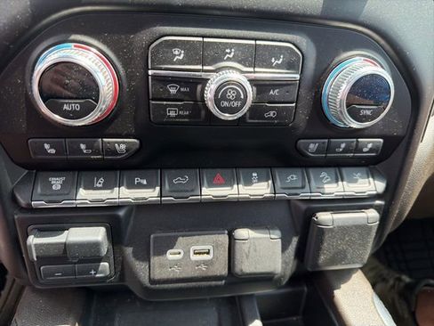 Used 2023 GMC Sierra 2500 Denali w/ Denali Ultimate Package AWD/4WD image 9