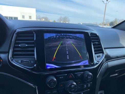 Used 2020 Jeep Grand Cherokee Limited w/ Premium Lighting Group image 11