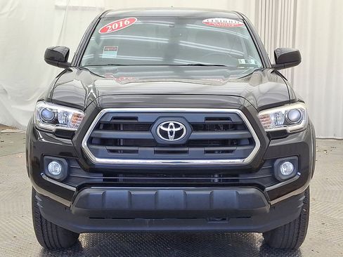 Certified 2016 Toyota Tacoma SR5 image 29