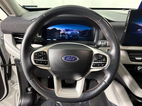 Certified 2025 Ford Explorer Active w/ Active Comfort Package AWD/4WD image 16