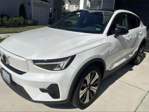 Certified 2023 Volvo C40 Recharge Core w/ Climate Package AWD/4WD image 13