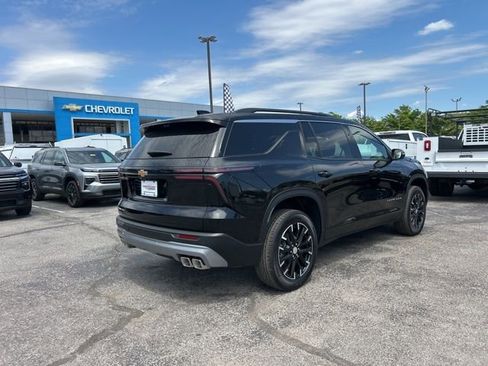 New 2026 Chevrolet Traverse LT w/ Sun and Wheel Package FWD image 3